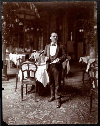 Il capo cameriere al ristorante Sherry
